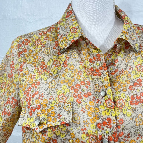 Tops - TWO BY VINCE CAMUTO FLORAL BUTTON TOP